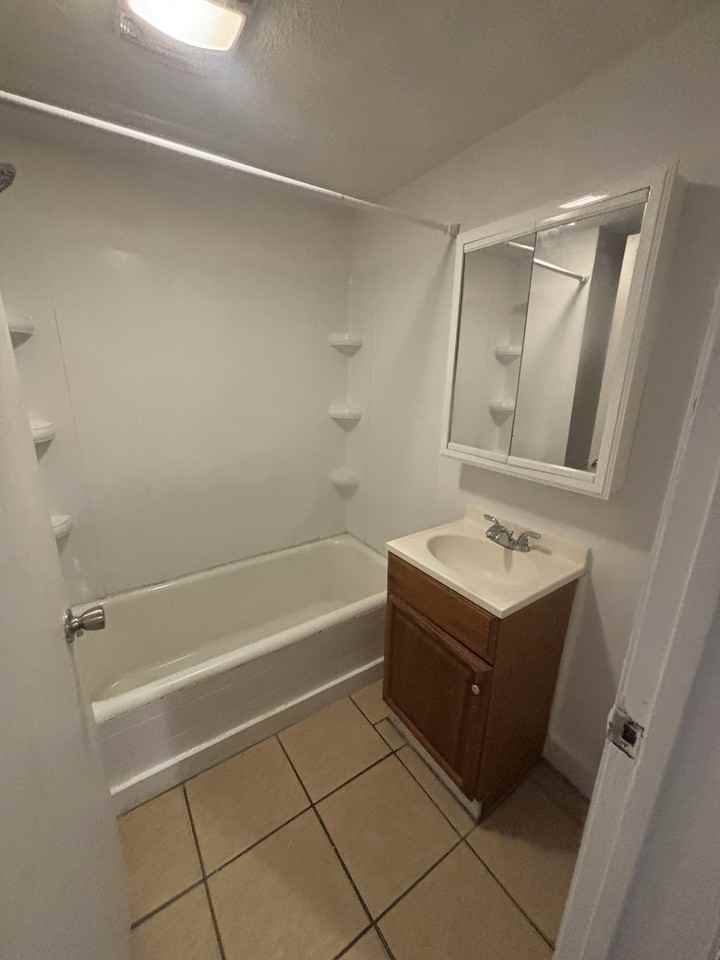 431 W G St #B1 - Photo 5 of 9
