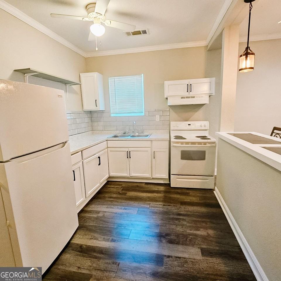 408 Boulevard St - Photo 4 of 8
