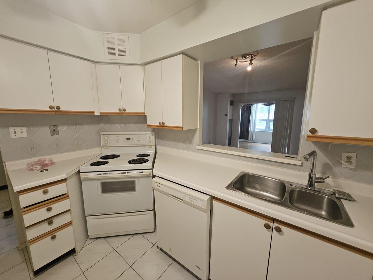 326 Major Mackenzie Dr E #111 - Photo 6 of 18