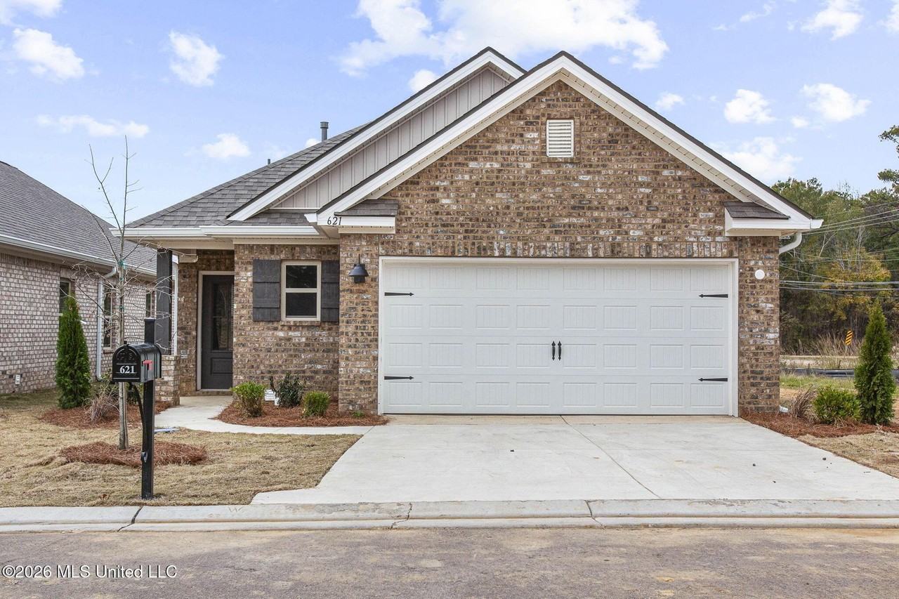 621 Stillwater Cv - Photo 2 of 30