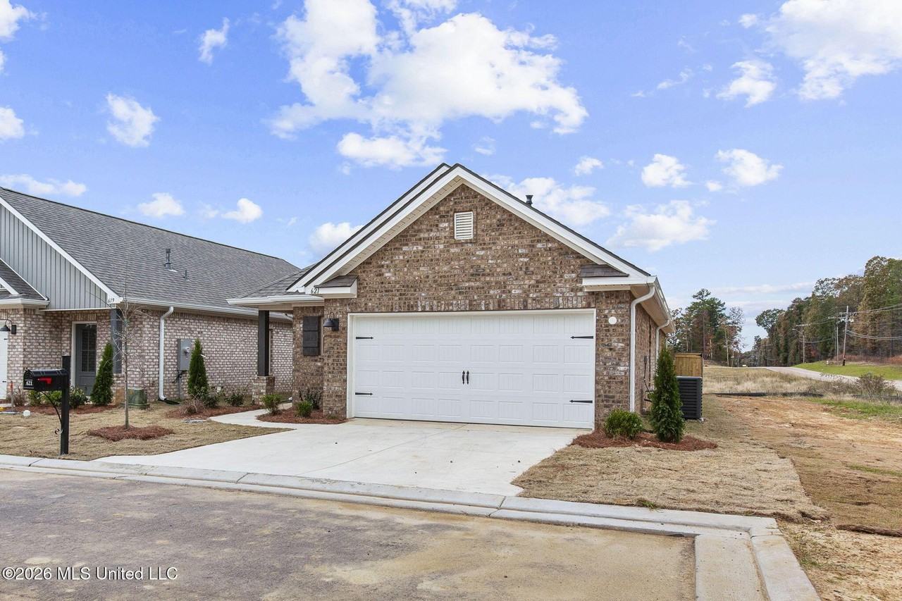 621 Stillwater Cv - Photo 3 of 30