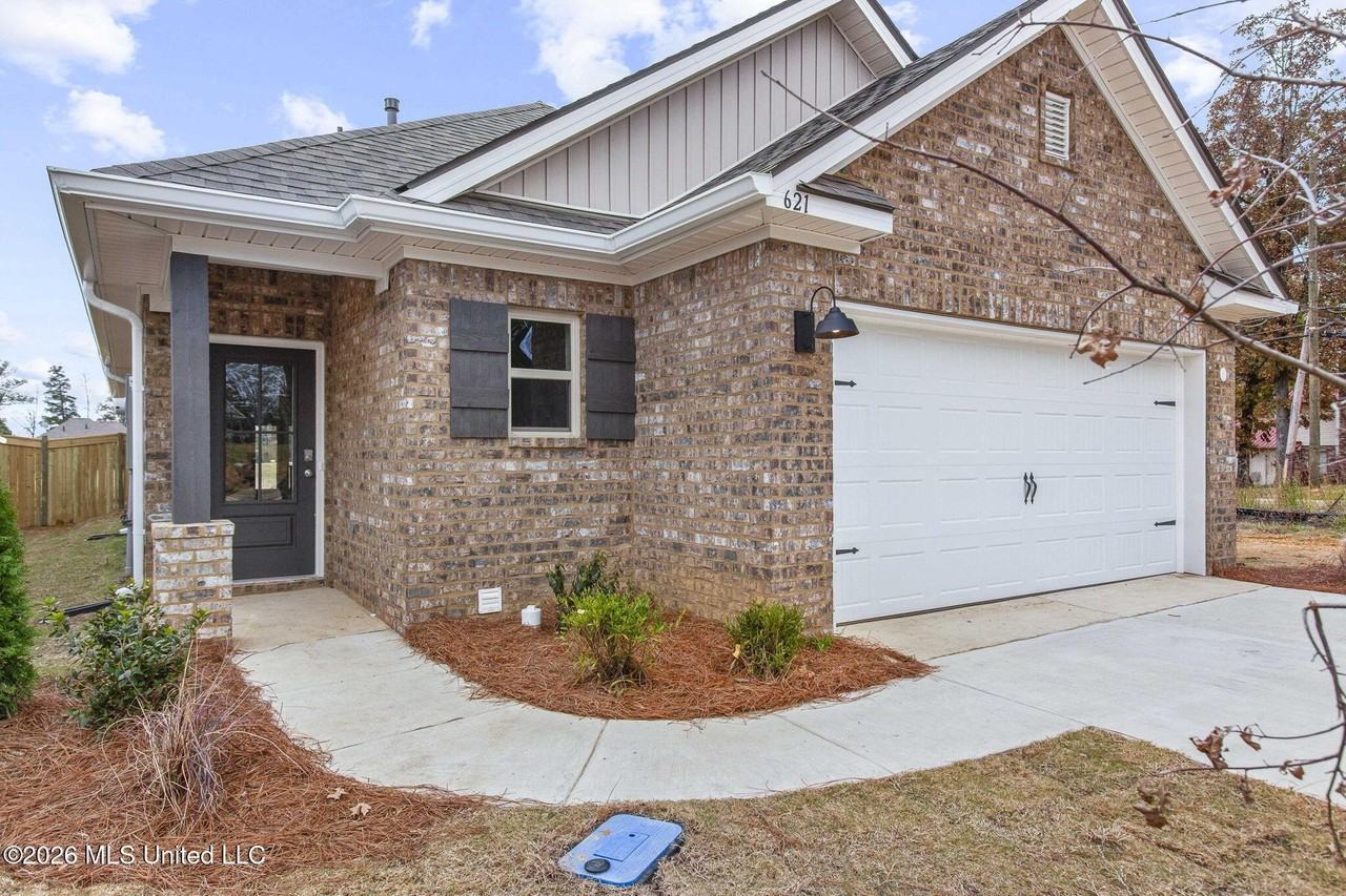 621 Stillwater Cv - Photo 4 of 30