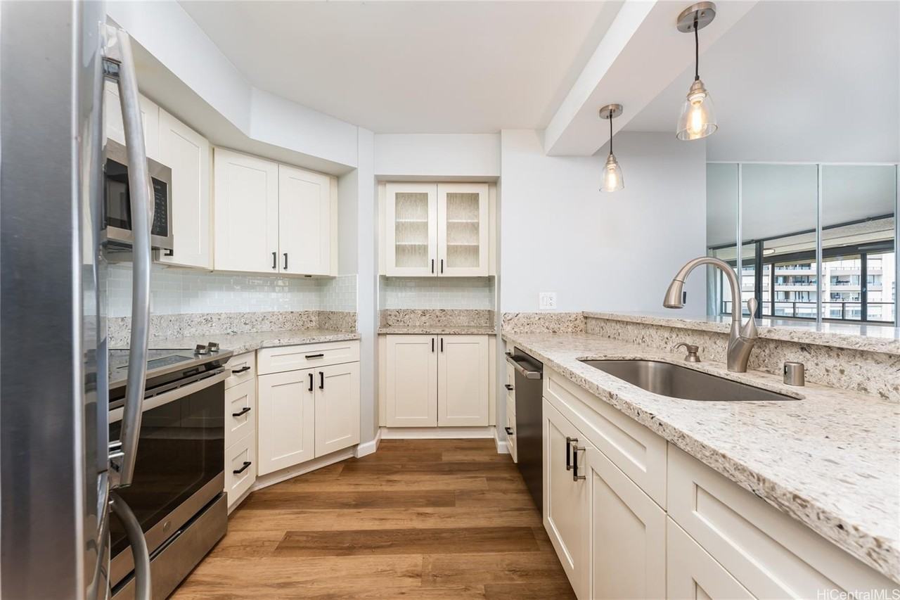 583 Kamoku St - Photo 4 of 25