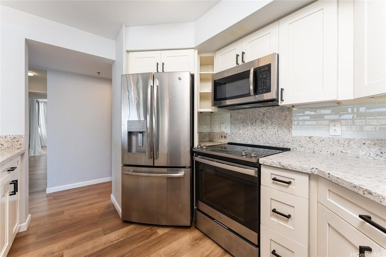 583 Kamoku St - Photo 5 of 25