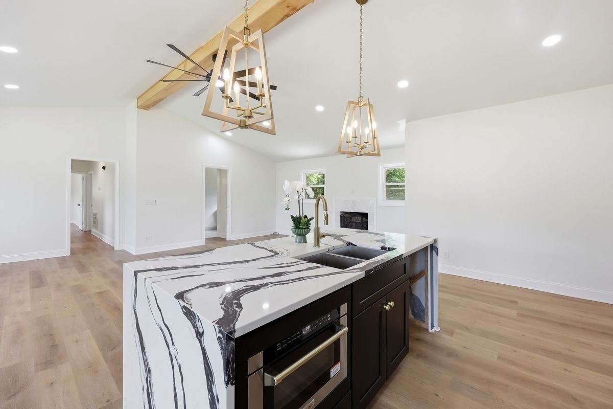 2909 Belmont Cir - Photo 4 of 35