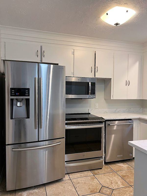 4614 Ne 97th St - Photo 2 of 21