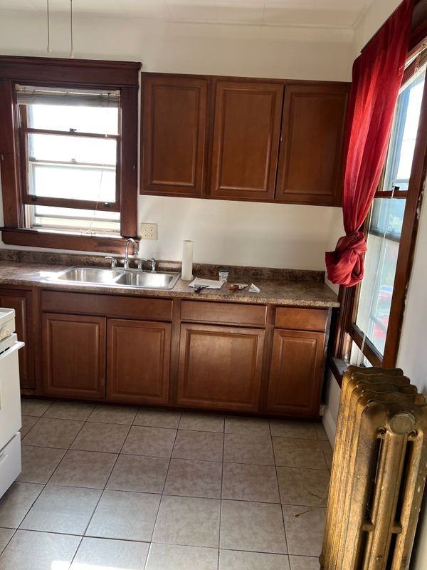 222 S Swan St - Photo 2 of 3