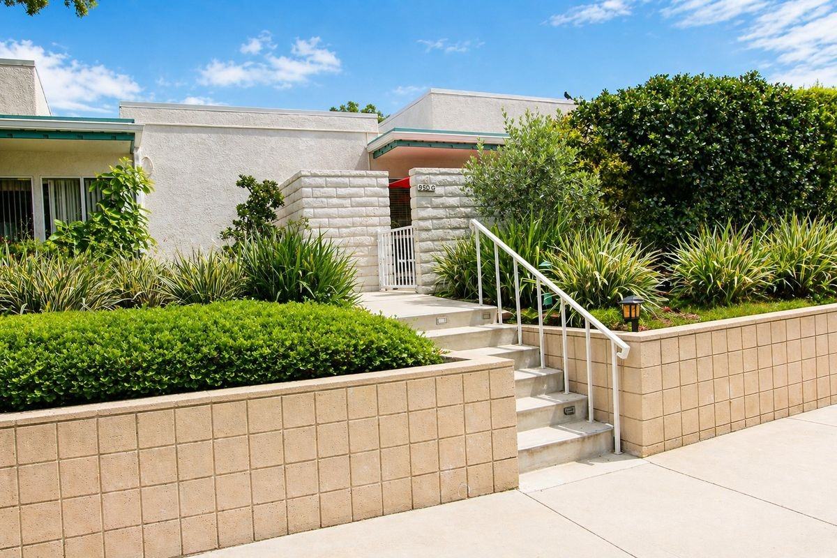 950 Avenida Carmel ##G - Photo 2 of 13