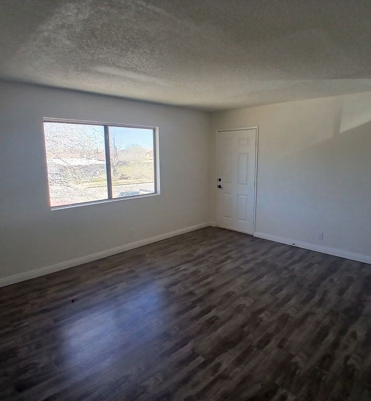 509 E Avenue Q2 ##B - Photo 3 of 12