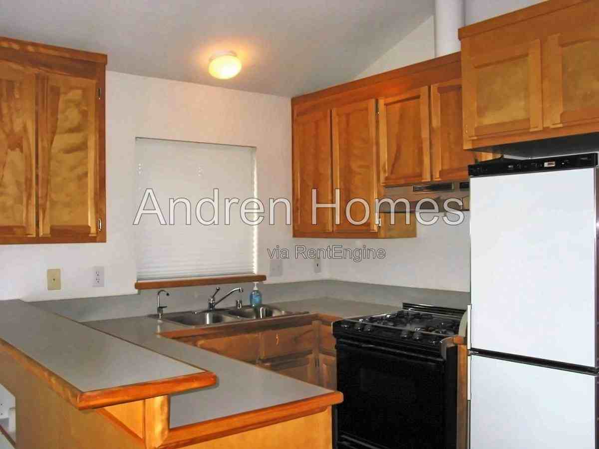 1841 Alice St #B - Photo 3 of 10