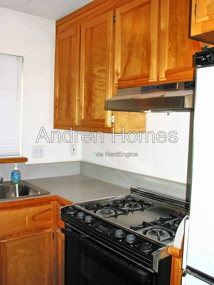 1841 Alice St #B - Photo 4 of 10