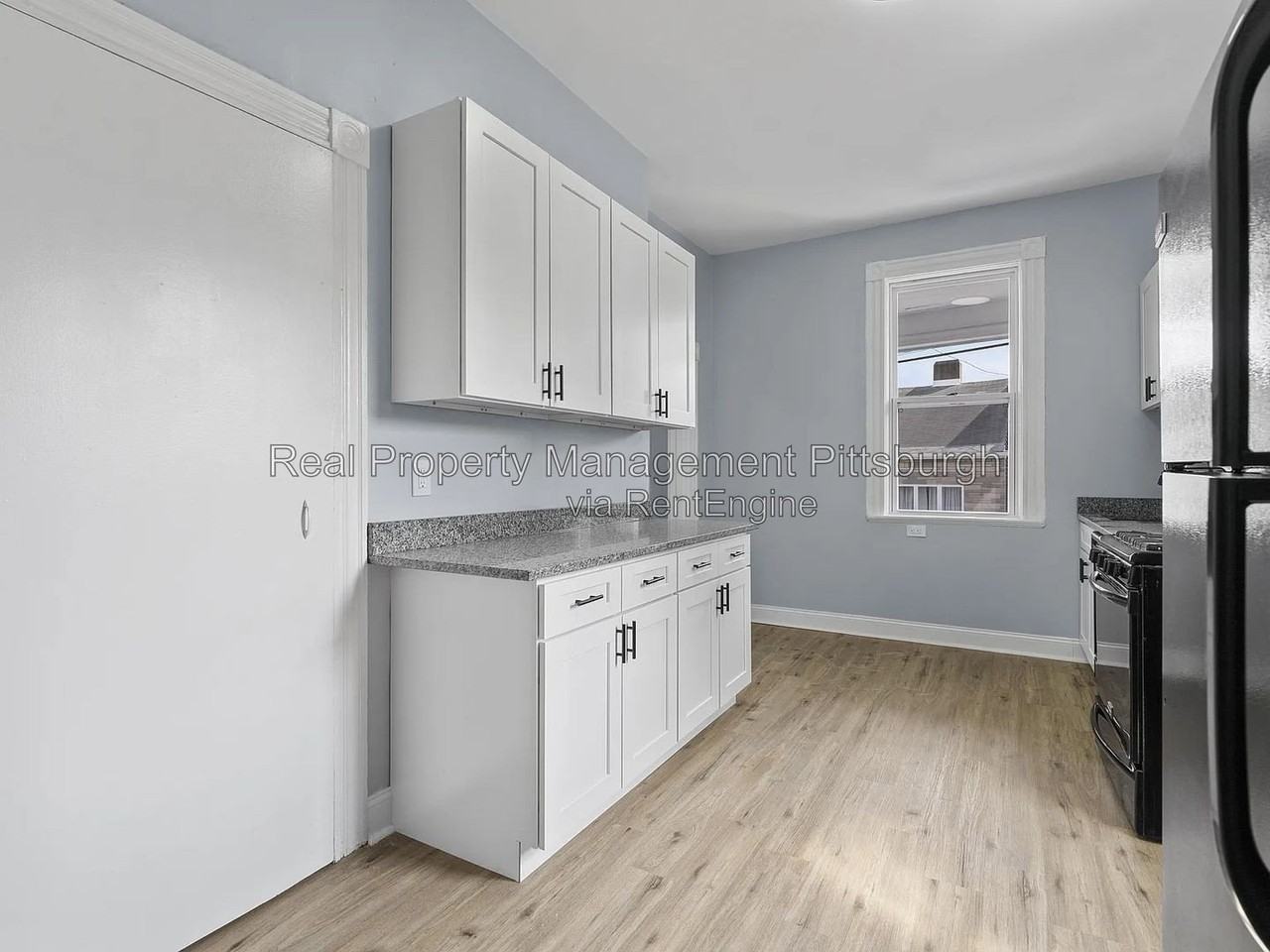 2721 Cobden St #1 - Photo 4 of 19
