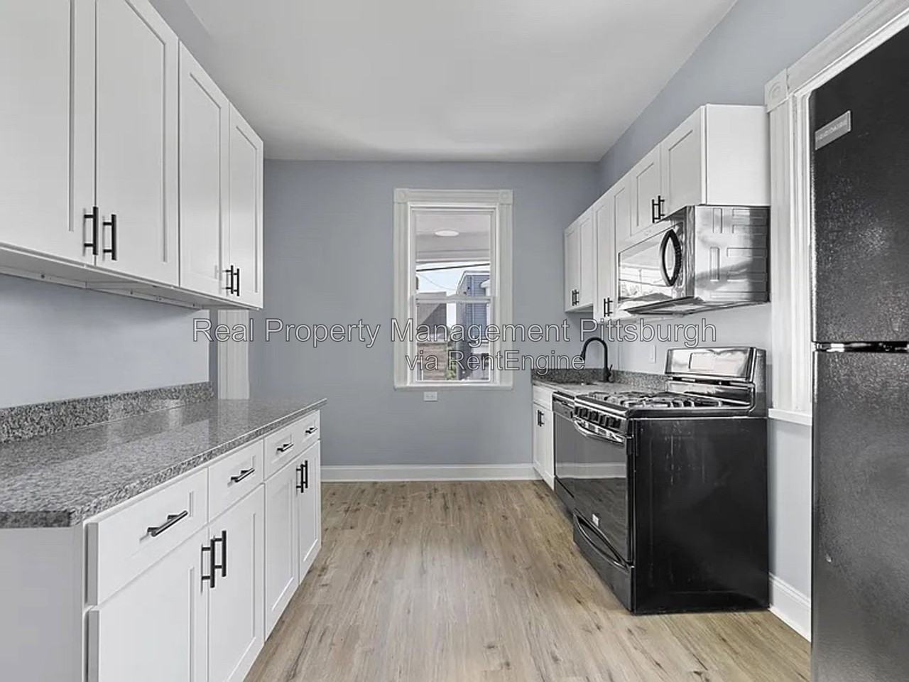 2721 Cobden St #1 - Photo 5 of 19