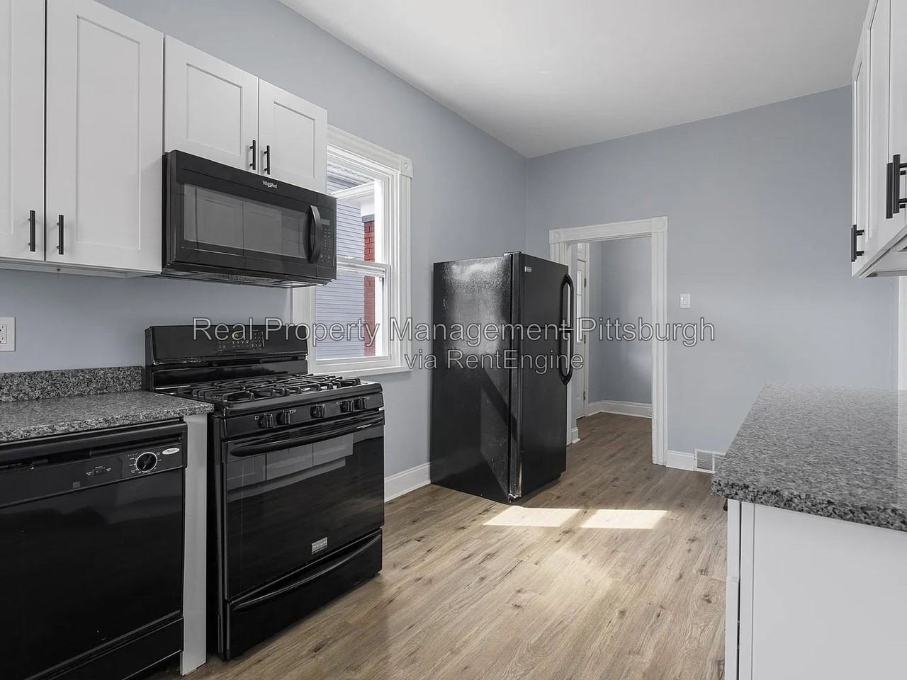 2721 Cobden St #1 - Photo 7 of 19