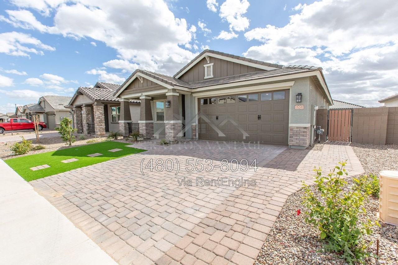 15249 W Latham St - Photo 3 of 50