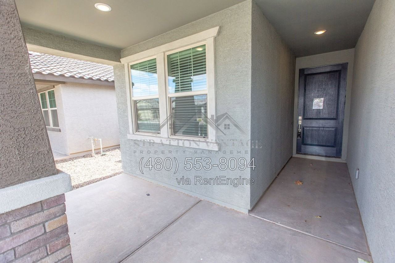 15249 W Latham St - Photo 5 of 50