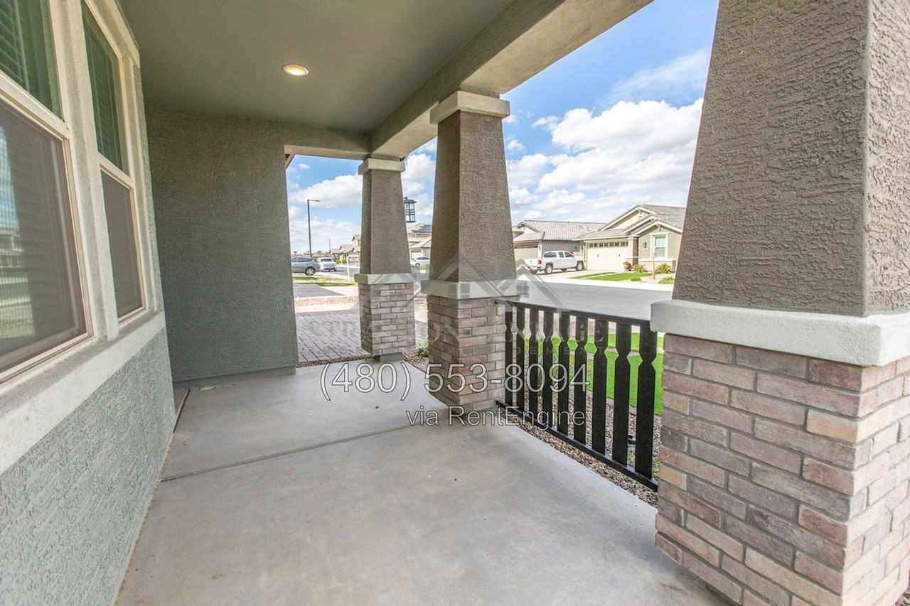 15249 W Latham St - Photo 6 of 50