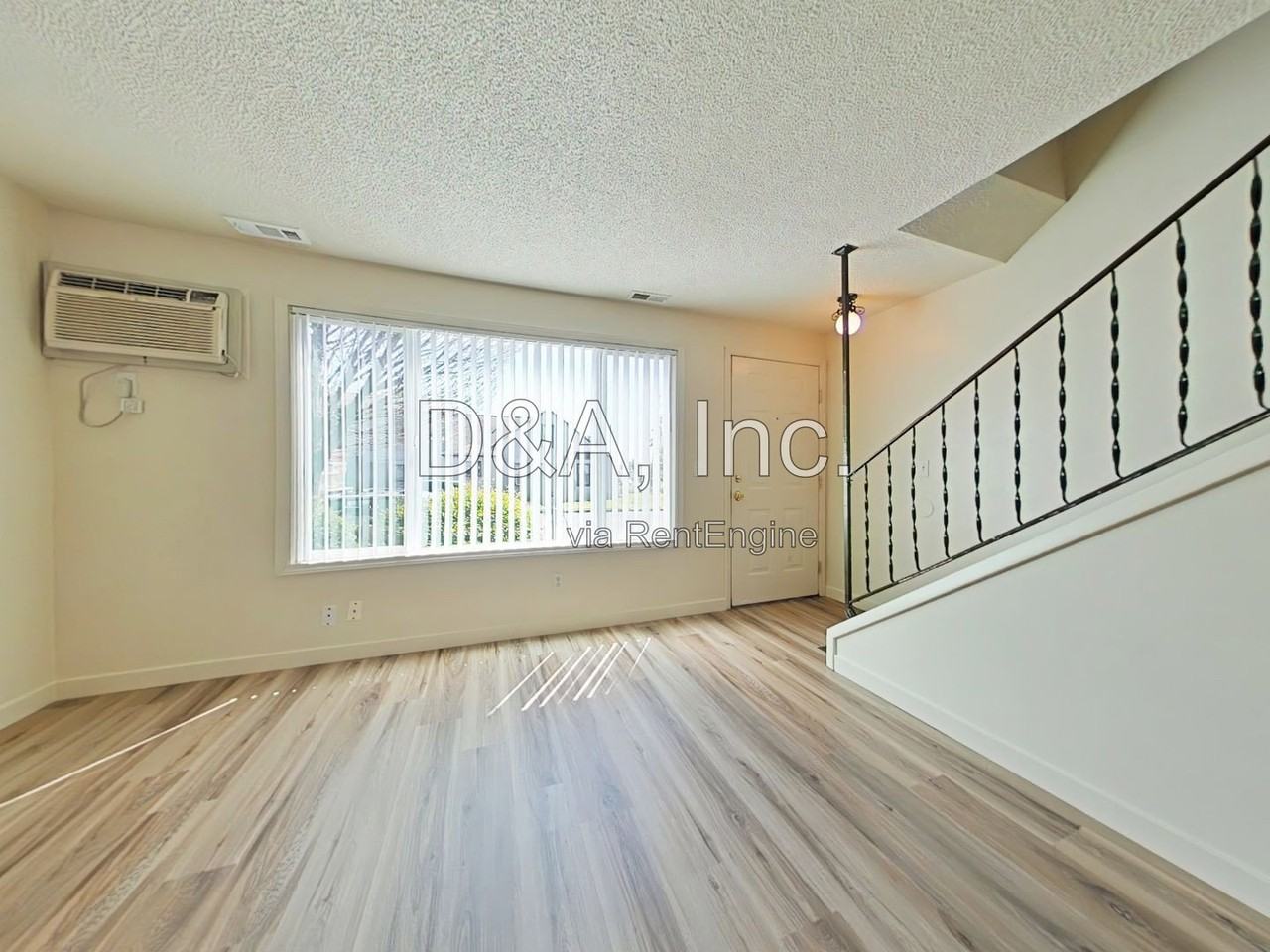 943 22nd Ave Sw - Photo 3 of 9