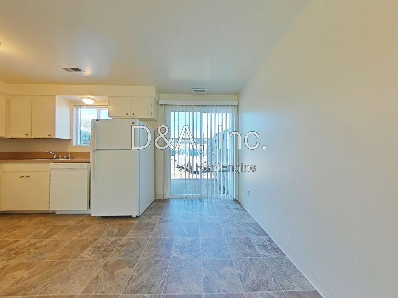 943 22nd Ave Sw - Photo 4 of 9