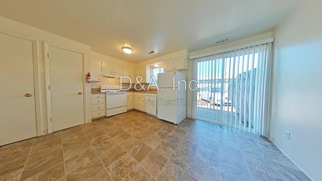 943 22nd Ave Sw - Photo 5 of 9