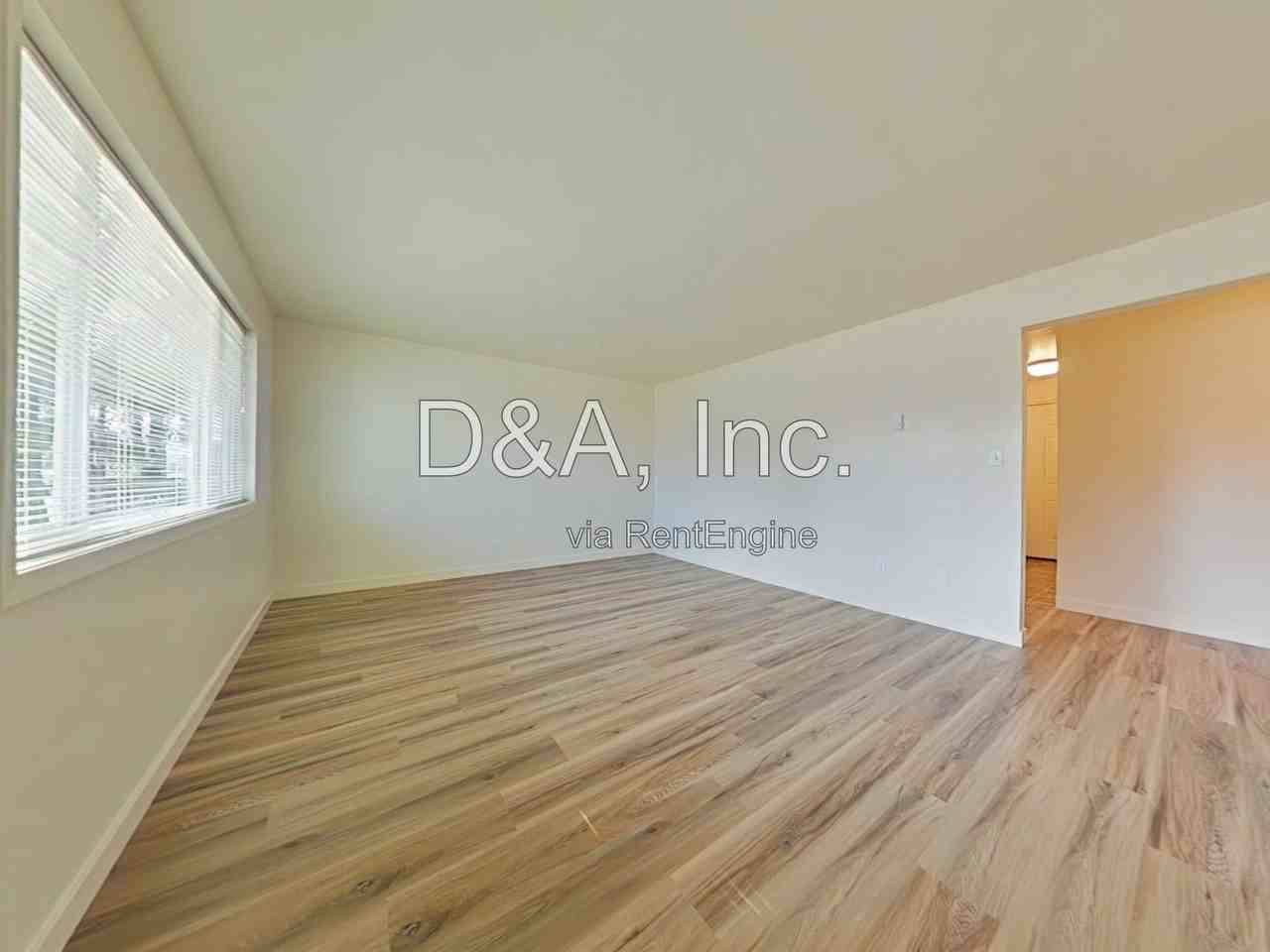 215 Sw Tunison Ave - Photo 2 of 15
