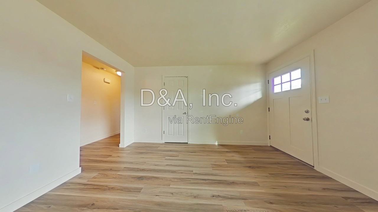 215 Sw Tunison Ave - Photo 3 of 15