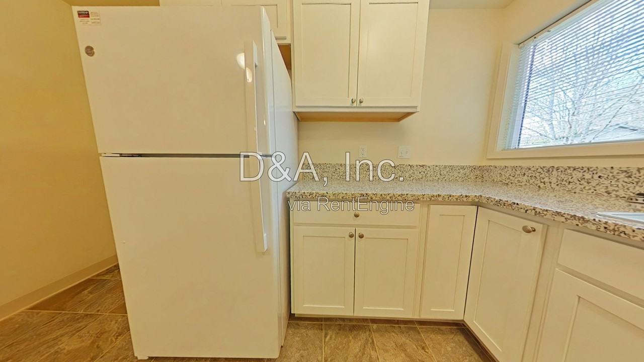 215 Sw Tunison Ave - Photo 5 of 15
