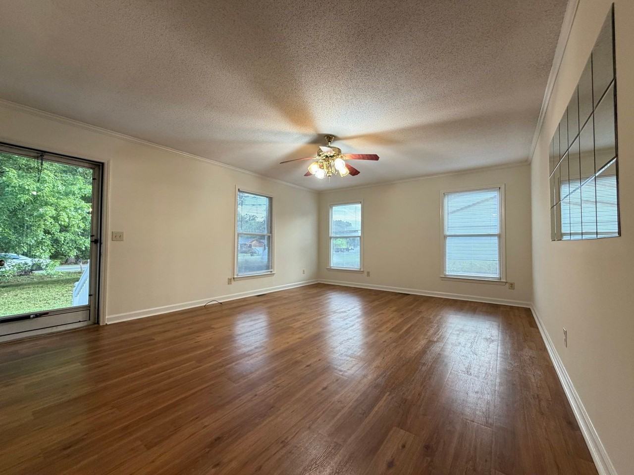 525 S Williamson Ave - Photo 3 of 31
