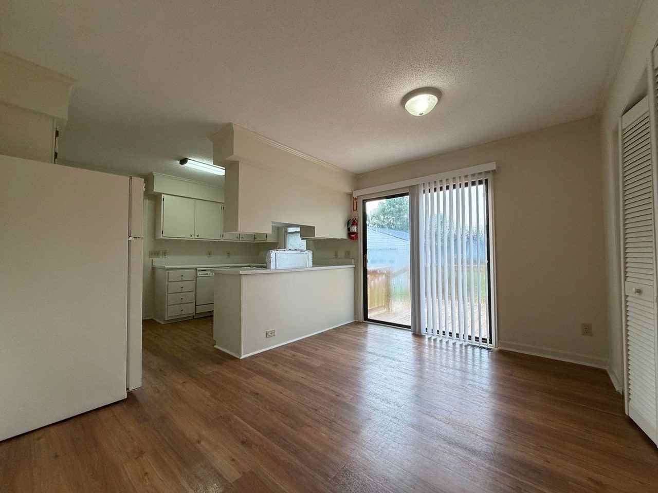 525 S Williamson Ave - Photo 7 of 31