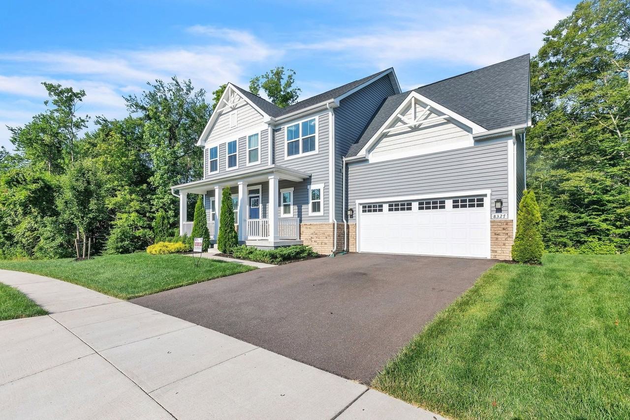 8327 Legacy Cir - Photo 2 of 35