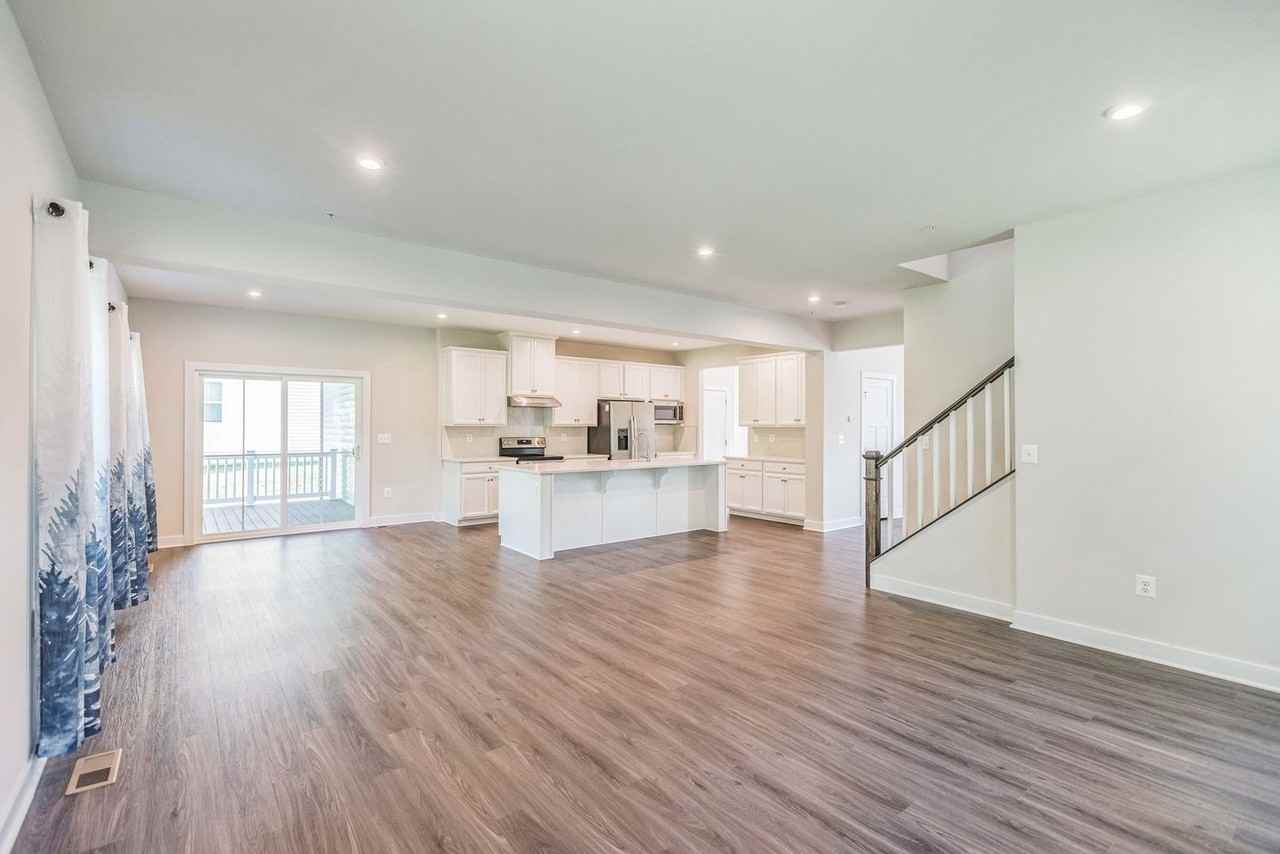 8327 Legacy Cir - Photo 6 of 35