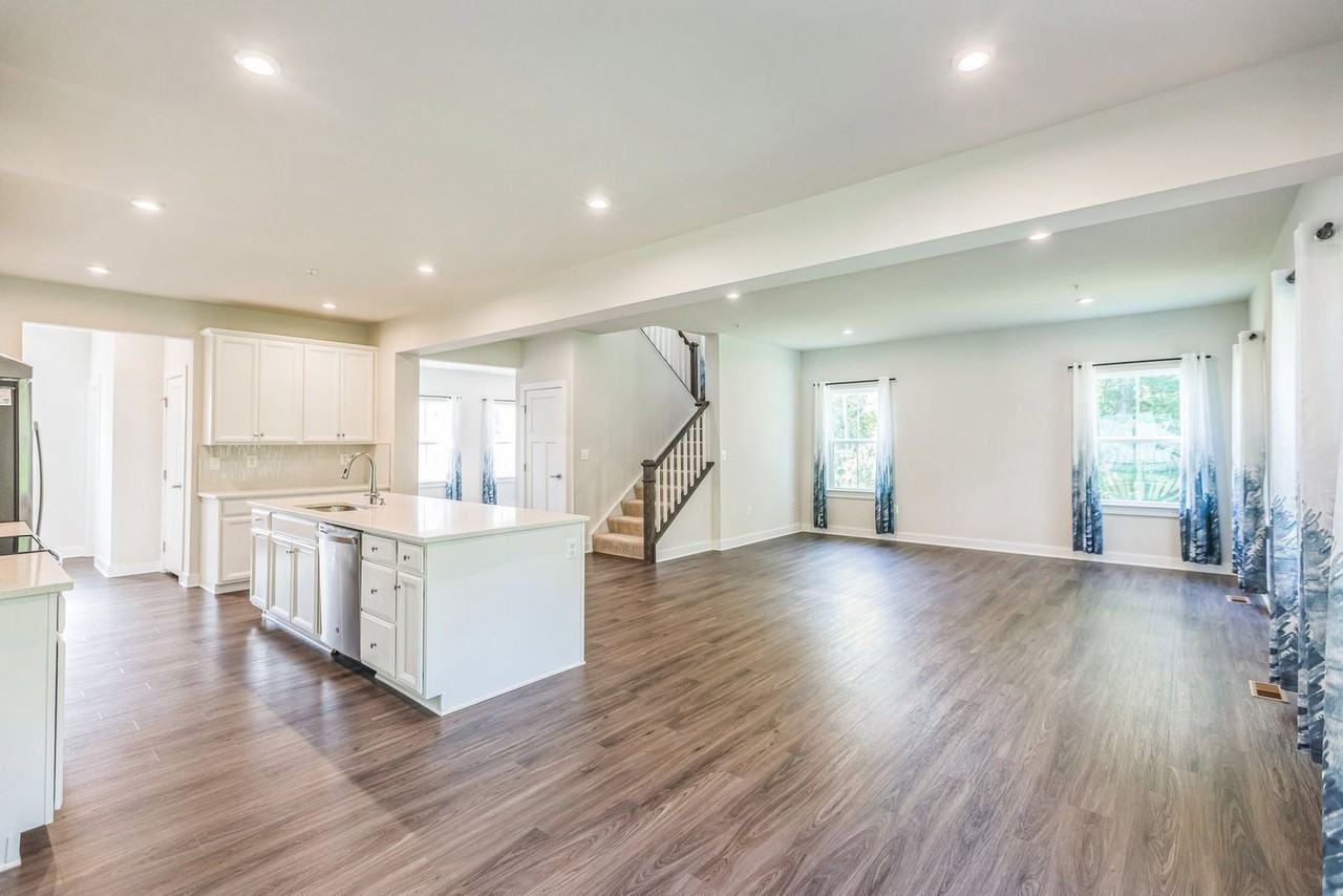 8327 Legacy Cir - Photo 7 of 35