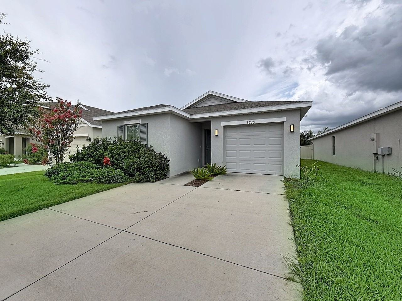 3210 Suncoast Plains Dr - Photo 3 of 28
