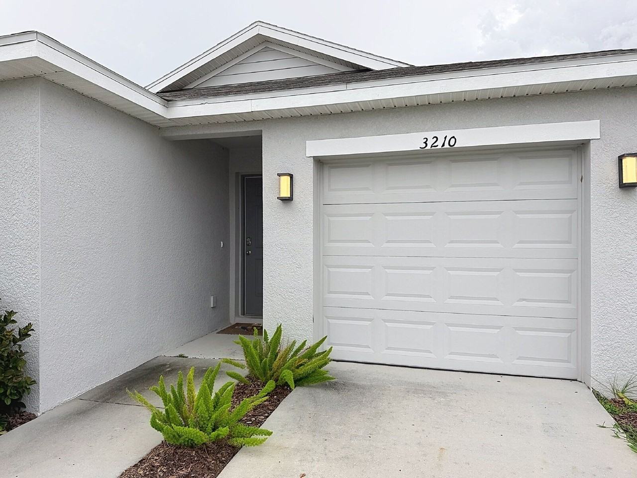 3210 Suncoast Plains Dr - Photo 4 of 28