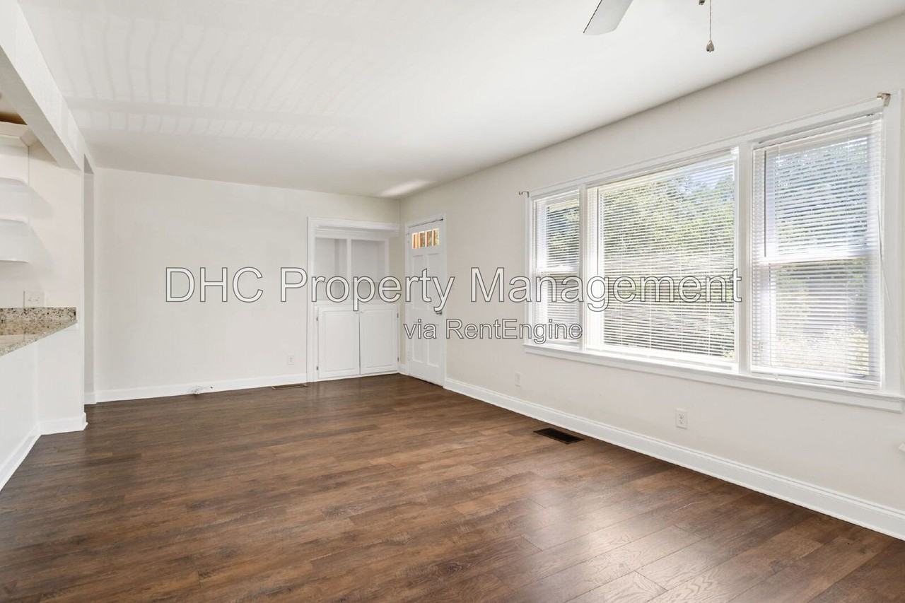 1421 Cobb Branch Dr - Photo 2 of 13