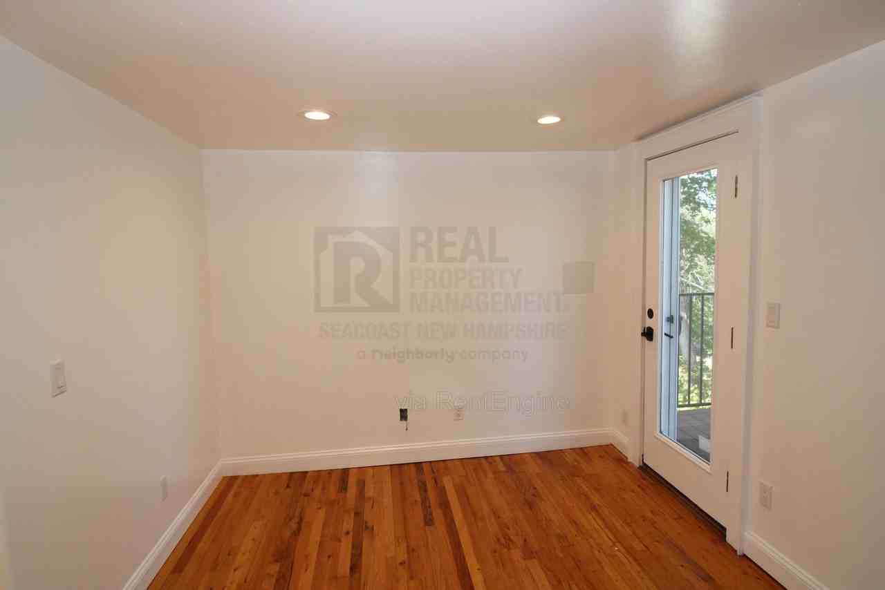 530 Portsmouth Ave - Photo 4 of 15