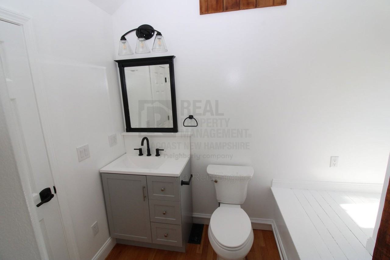 530 Portsmouth Ave - Photo 5 of 15