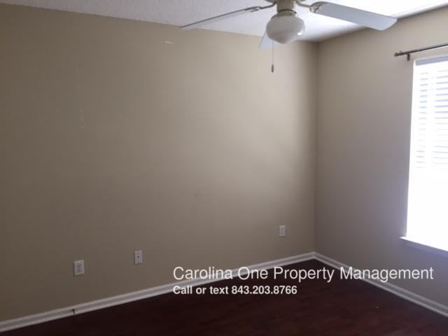 1655 Dexter Ln - Photo 2 of 16