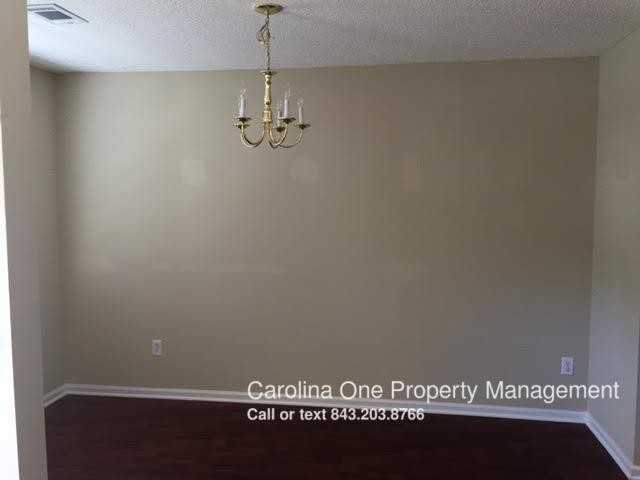1655 Dexter Ln - Photo 3 of 16