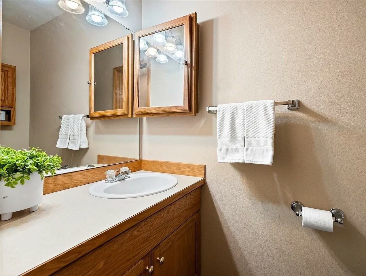 5002 S 30th St #D2 - Photo 6 of 13