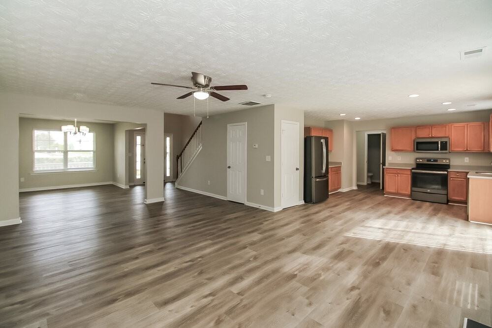 2110 Liberty Hts - Photo 4 of 17