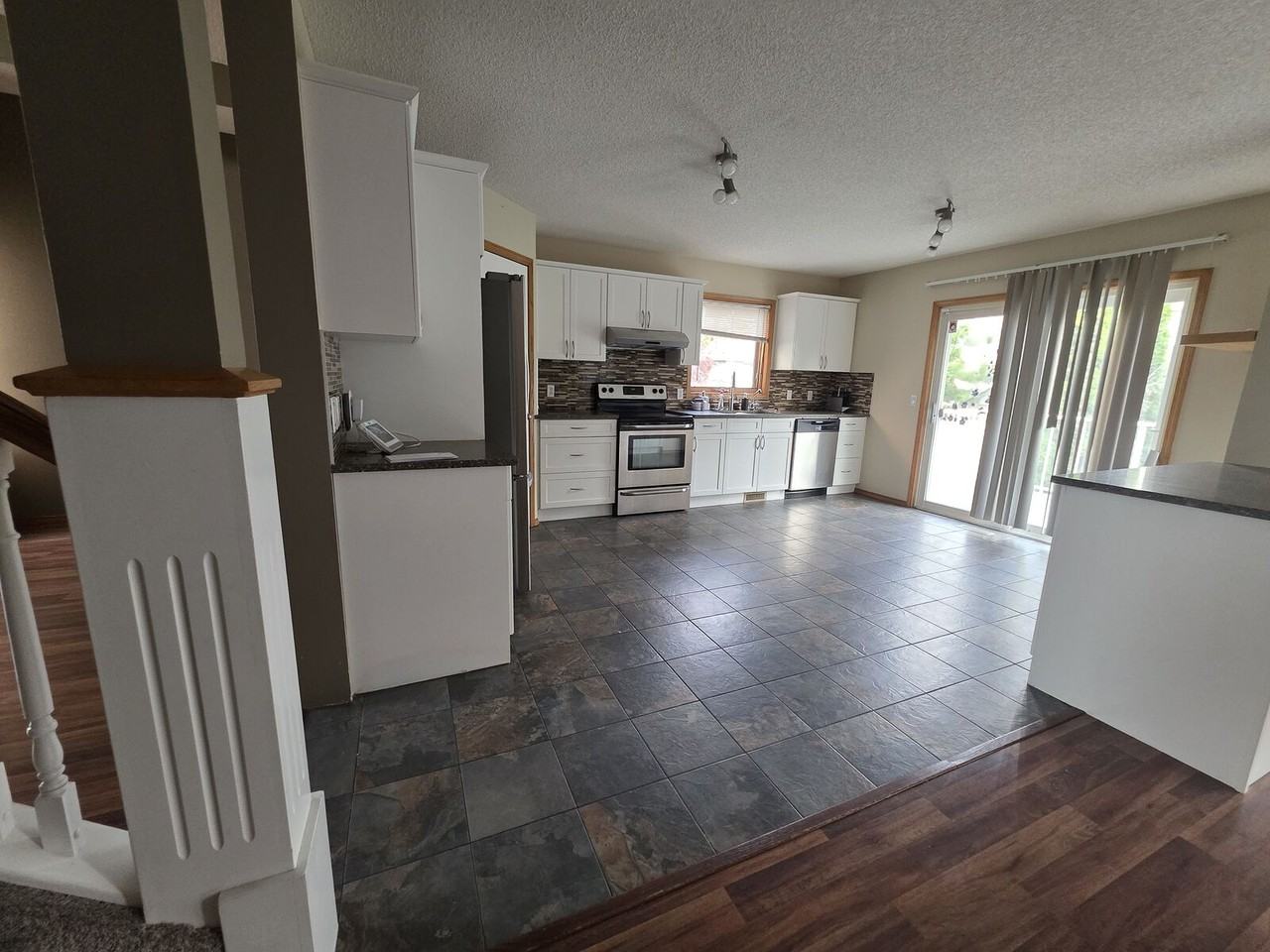 144 Citadel Close Nw - Photo 5 of 43