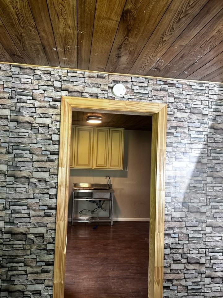 213 Clarence St #NA - Photo 2 of 5