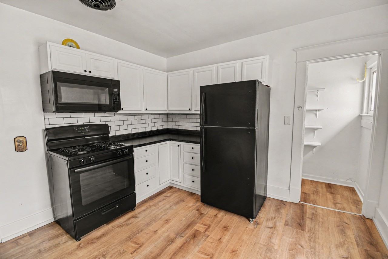 29 Coldbrook St Ne #2 - Photo 2 of 10