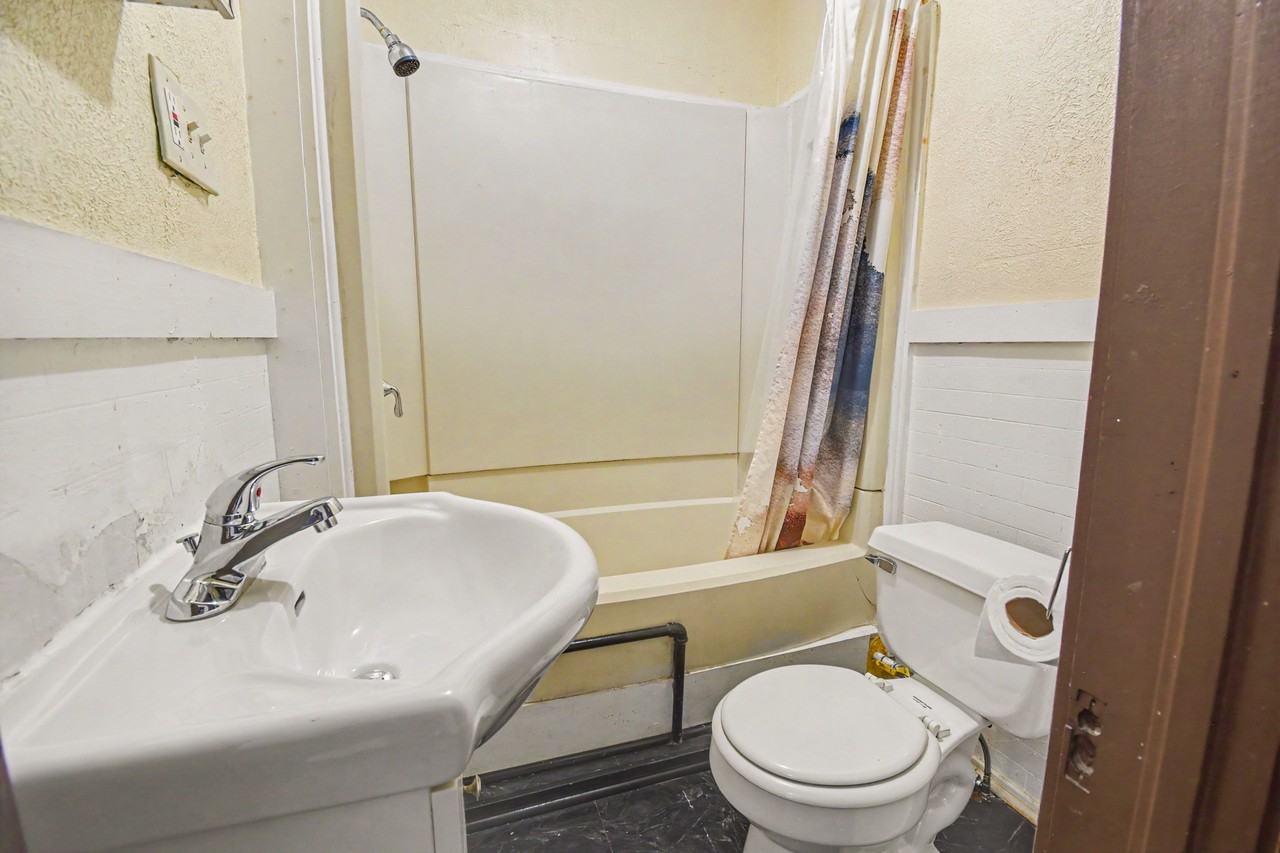 29 Coldbrook St Ne #2 - Photo 7 of 10