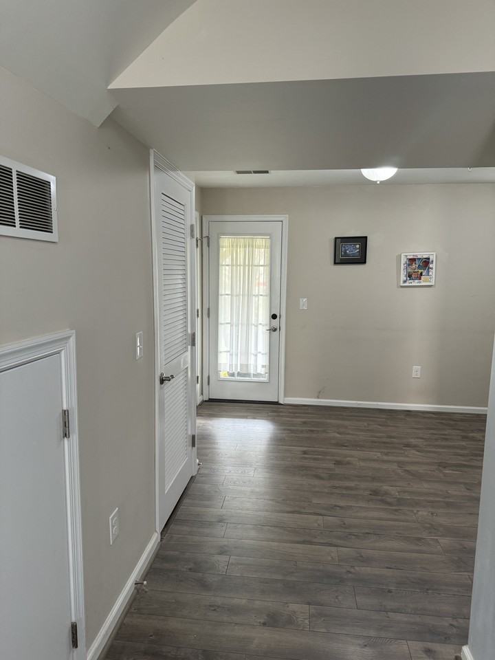 304 Susan Cir #1 - Photo 5 of 30