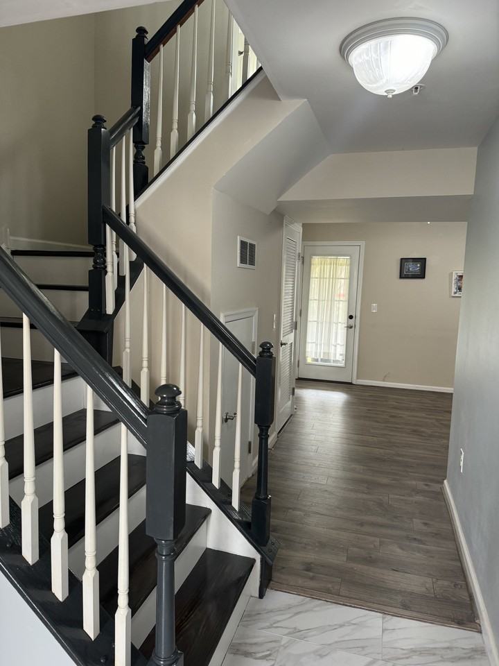 304 Susan Cir #1 - Photo 6 of 30
