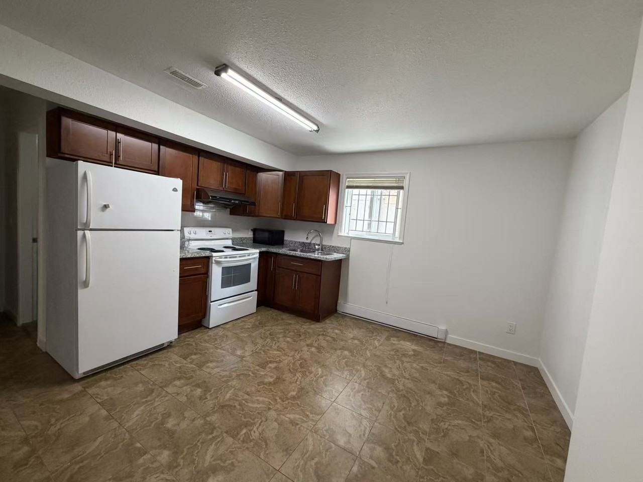 1886 East 52nd Avenue - Photo 5 of 12