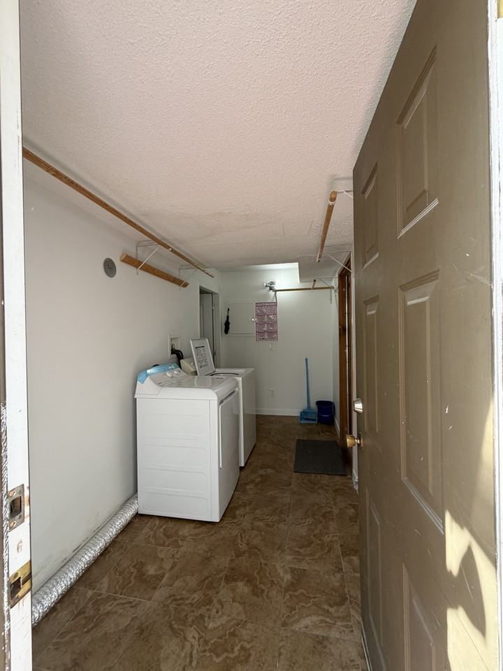 1886 East 52nd Avenue - Photo 2 of 12