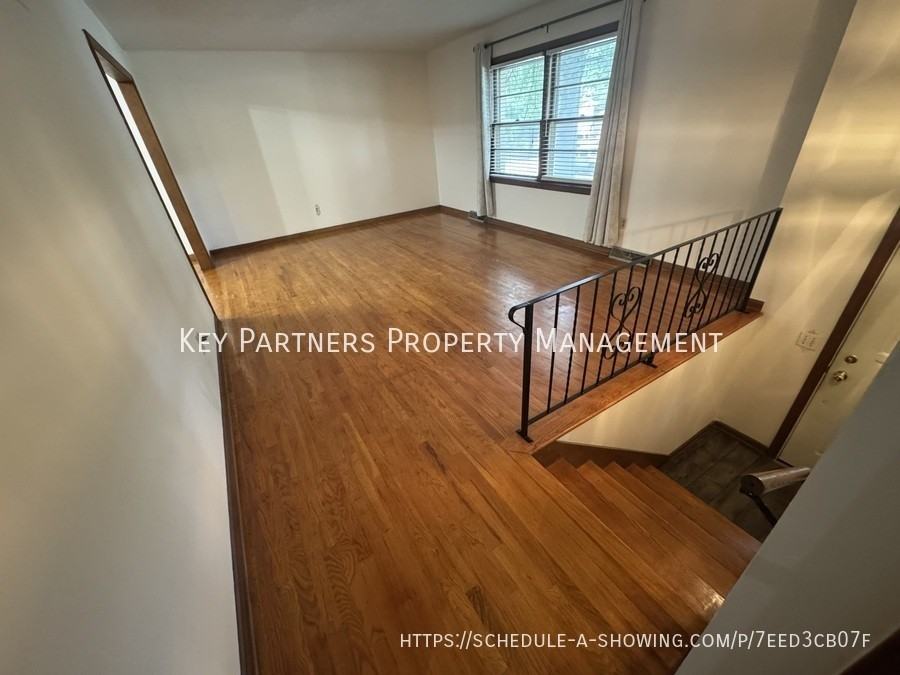 6012 Halsey St - Photo 2 of 5